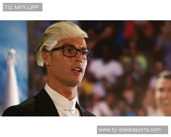 C罗盛装出席特朗普晚宴：大赞特朗普改变世界，与众多大佬谈笑风生的精彩瞬间