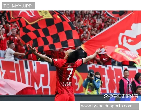 为何球迷一直看不上申花，却对上港报以尊敬？真正原因找到了！