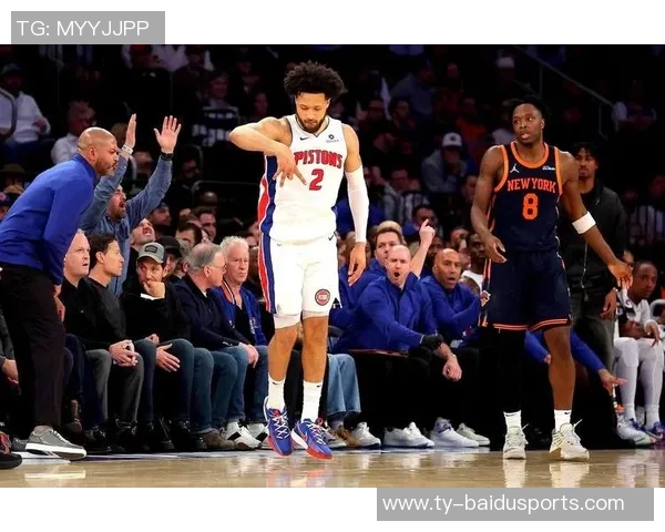 12.28CBA战报：康宁汉姆空砍74分易建联伤退，战火中的豪华对决