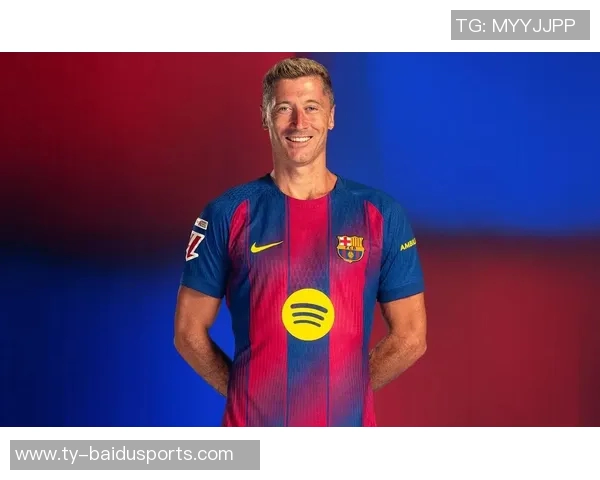 罗马诺：莱万不会在冬窗离开巴萨，也没考虑过退役