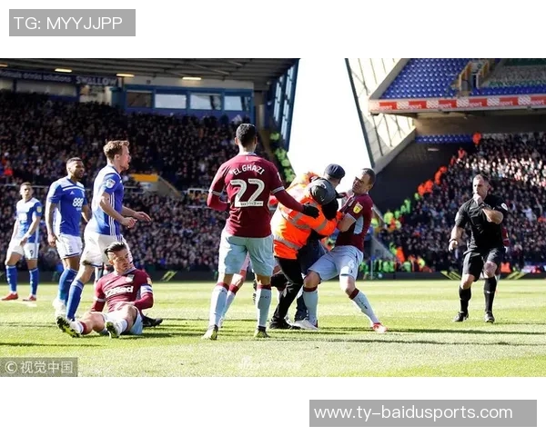 苏超激情四射：赛场内外球迷燃起澎湃激情